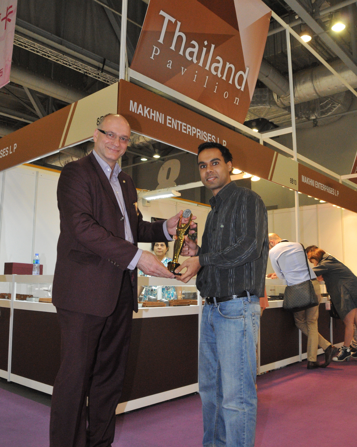 Karan Makhni receiving the JNA Award at the Makhni Enterprises booth, Thailand Pavilion, Hong Kong